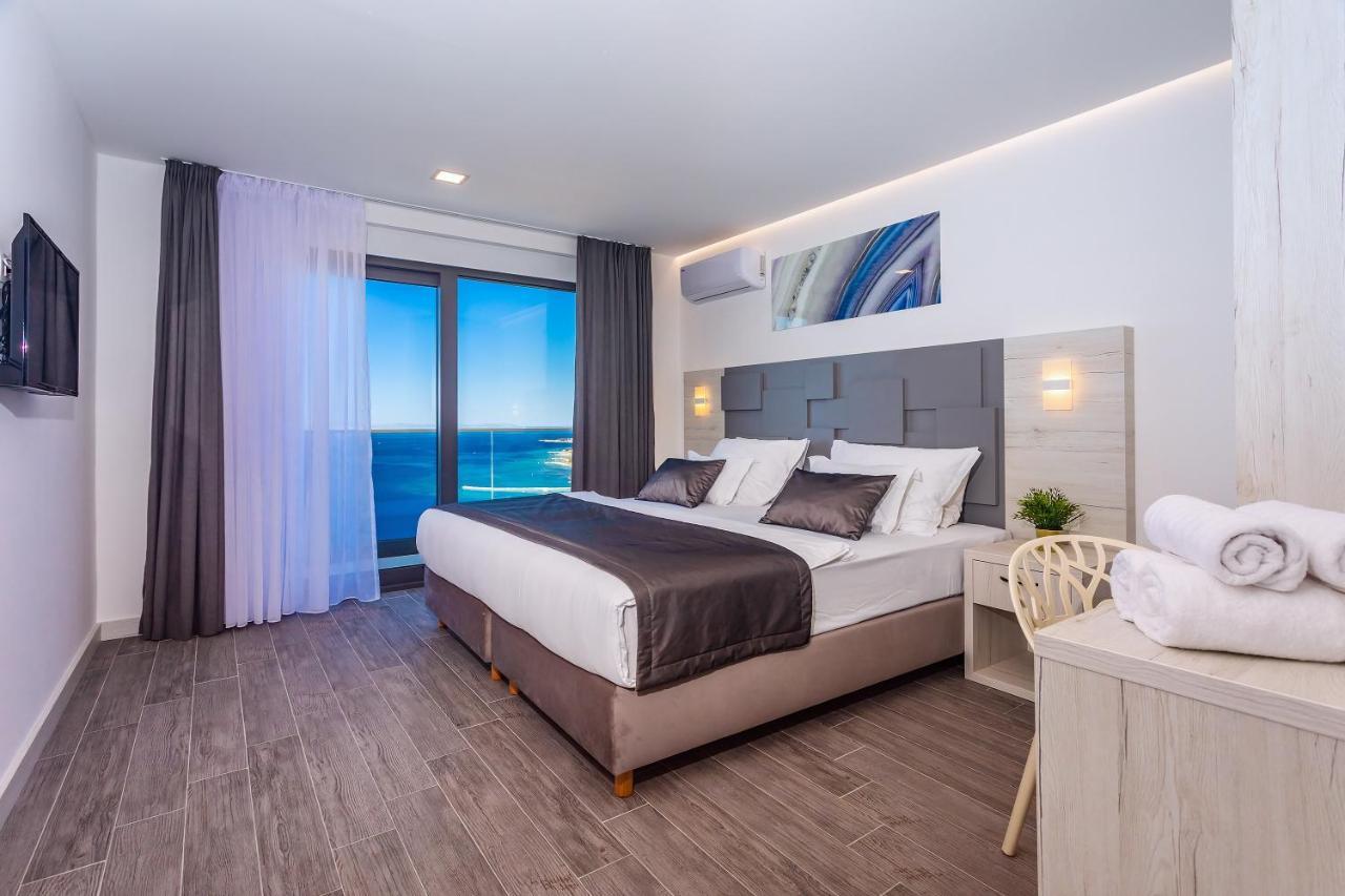 Villa Belvedere With Heated Pool, Billiards, Media Room, Sea Views,10 Pax Оміш Екстер'єр фото