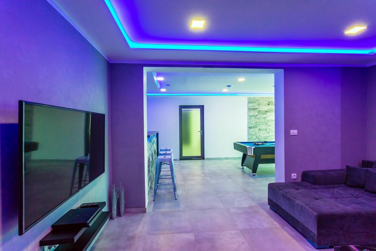 Villa Belvedere With Heated Pool, Billiards, Media Room, Sea Views,10 Pax Оміш Екстер'єр фото