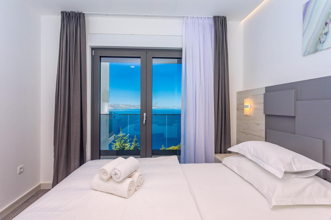 Villa Belvedere With Heated Pool, Billiards, Media Room, Sea Views,10 Pax Оміш Екстер'єр фото