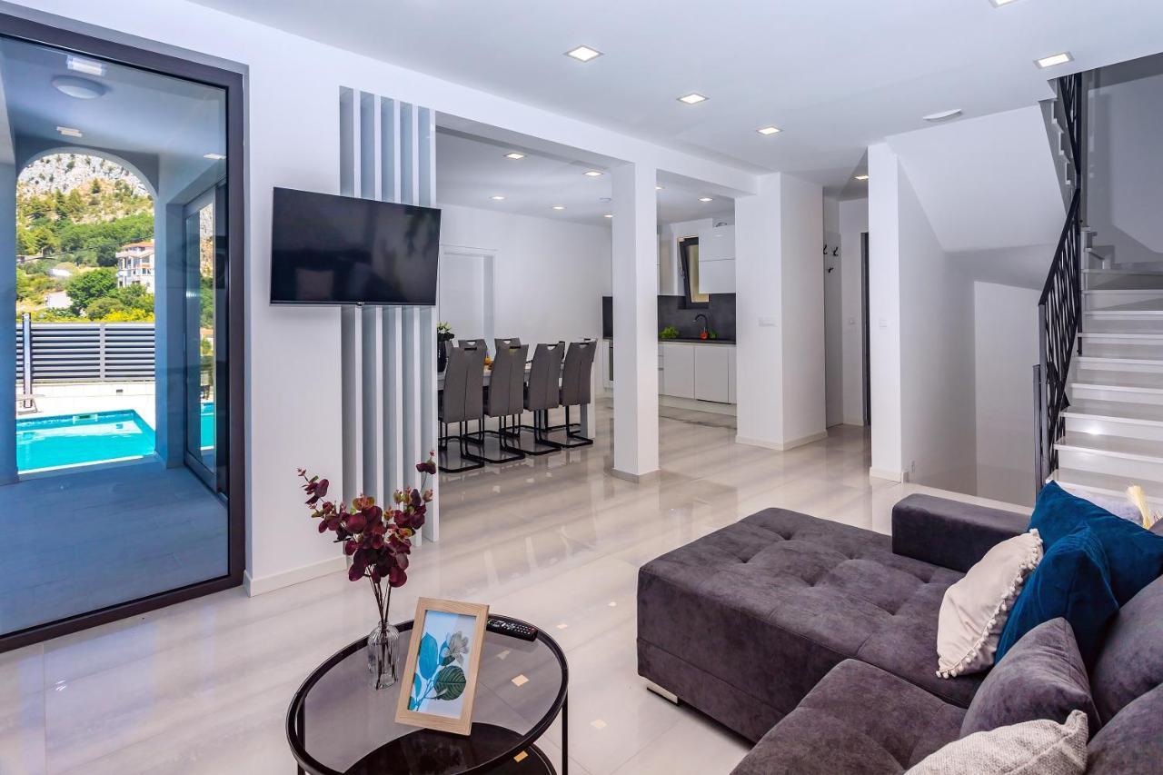 Villa Belvedere With Heated Pool, Billiards, Media Room, Sea Views,10 Pax Оміш Екстер'єр фото