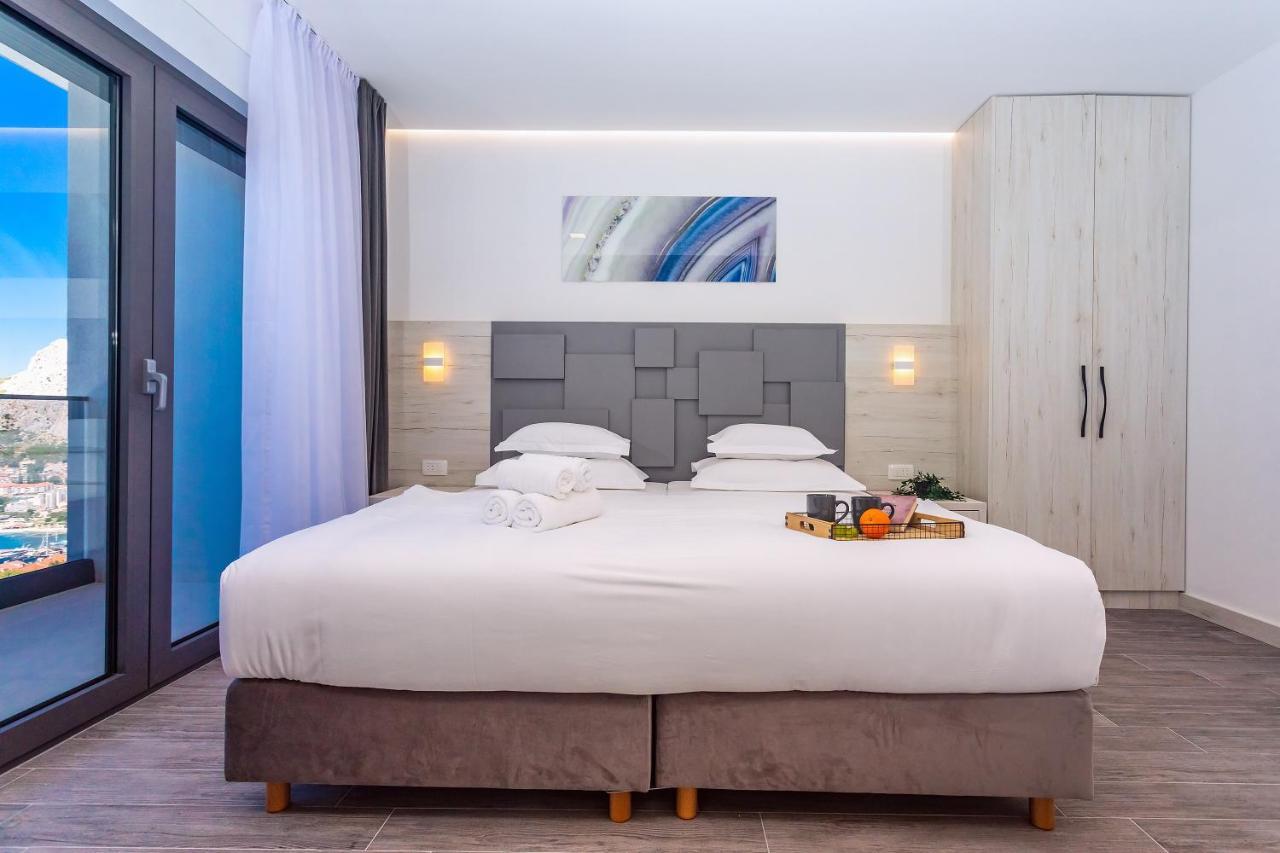 Villa Belvedere With Heated Pool, Billiards, Media Room, Sea Views,10 Pax Оміш Екстер'єр фото